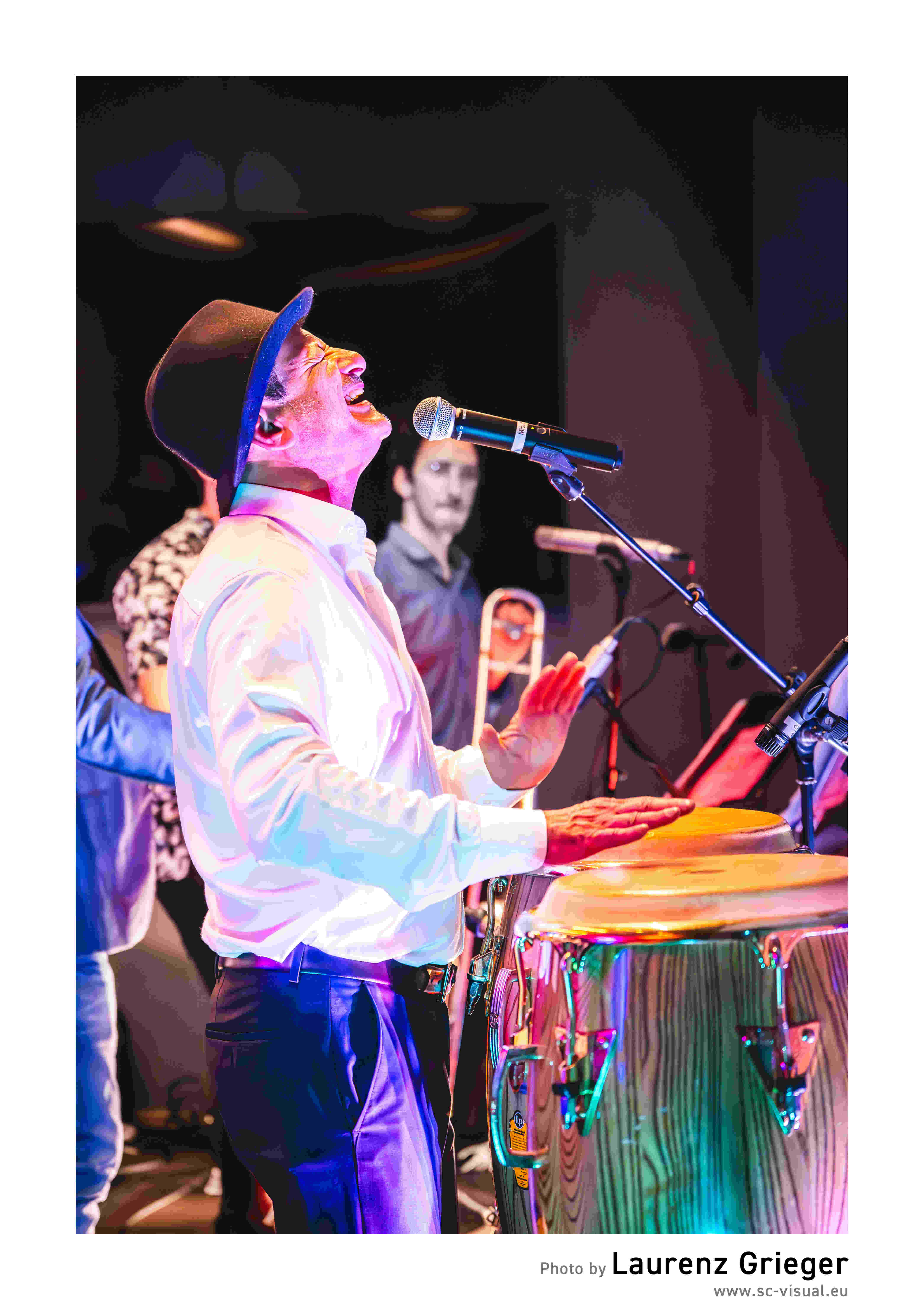 Juston Suarez an Congas